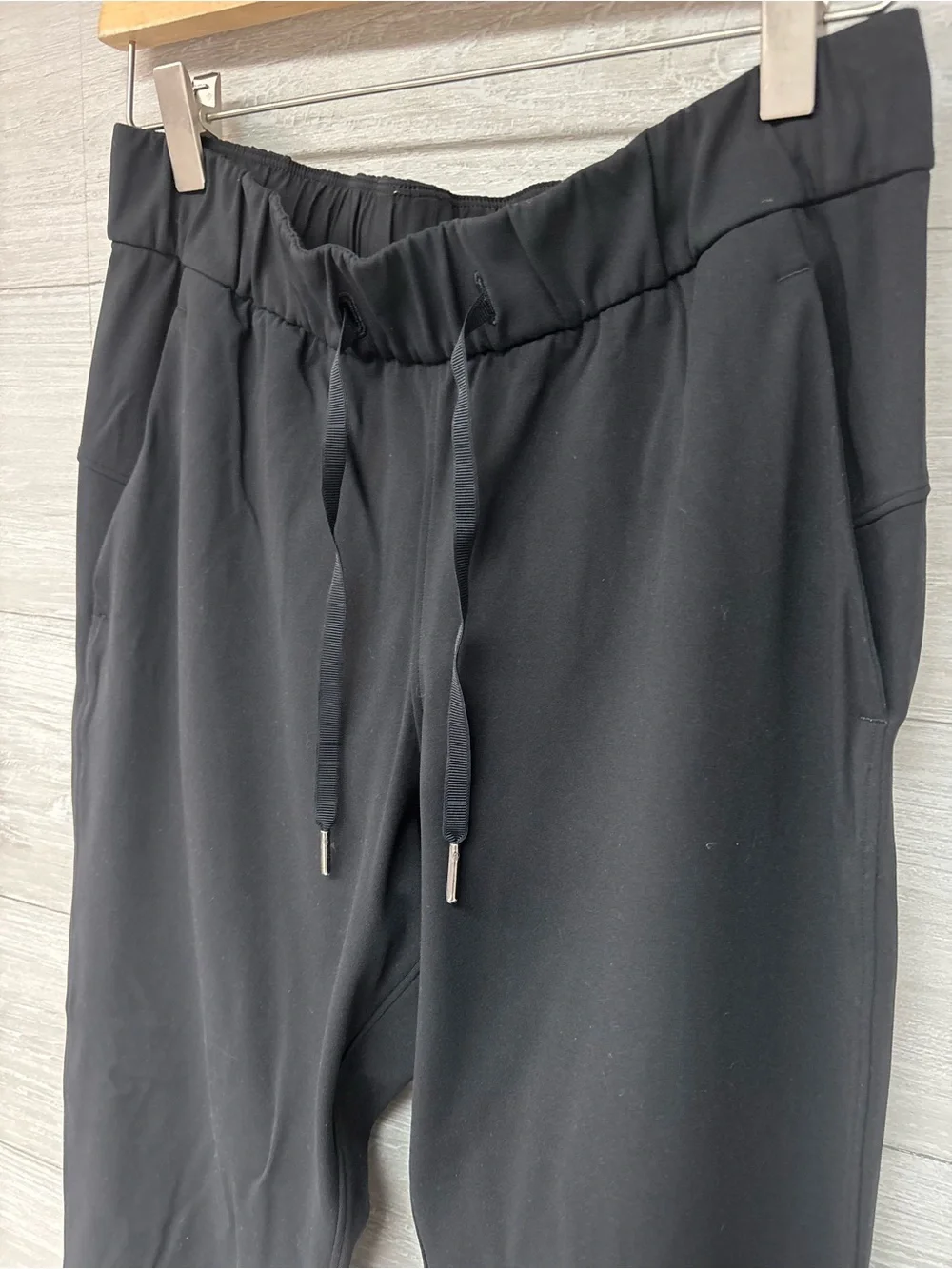 * | Lululemon | cropped pants. Size 6.